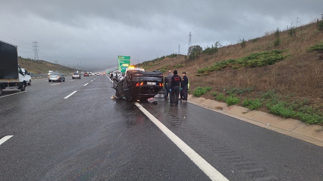 Kocaeli'de cip, takla attı: 4 yaralı