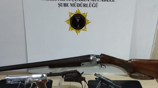 Samsun'da bir evde ruhsatsız silah ve tüfek ele geçirildi