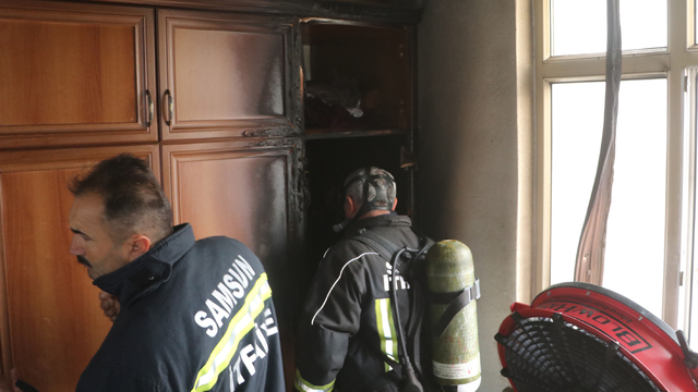 Samsun'da çıkan yangında apartman dairesi hasar gördü
