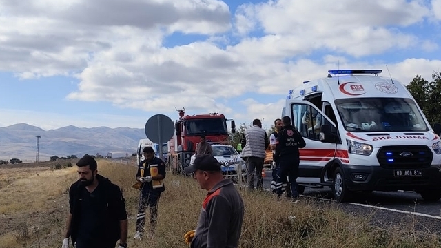 Afyonkarahisar'da turistleri taşıyan tur otobüsünün devrilmesi sonucu 22 kişi yaralandı