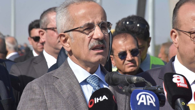 Bakan Uraloğlu: Aydın-Denizli Otoyolu ile 2 saat süren yolculuk süresi 55 dakikaya indi