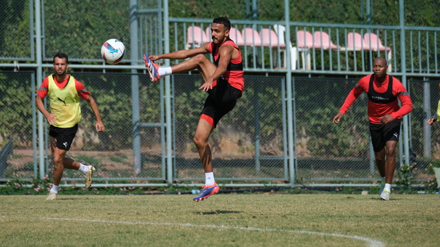 Hatayspor, Sivasspor mesaisini sürdürdü