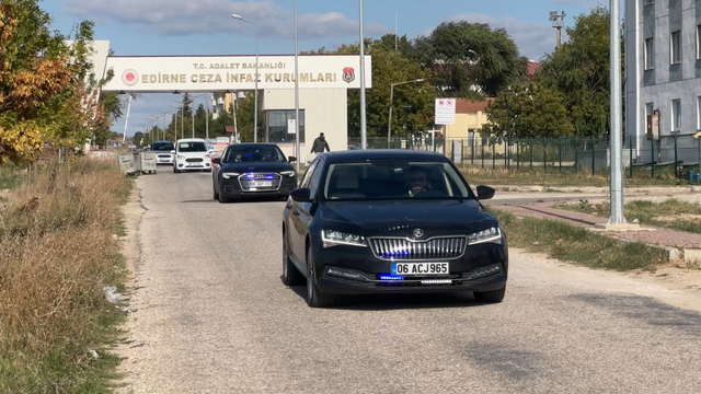 DEM Parti Eş Genel Başkanları Hatimoğulları ve Bakırhan'dan, Selahattin Demirtaş'a ziyaret