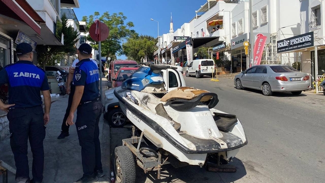 Bodrum'da polis ve zabıta ekipleri kötü görüntü oluşturan motosikletleri kaldırdı