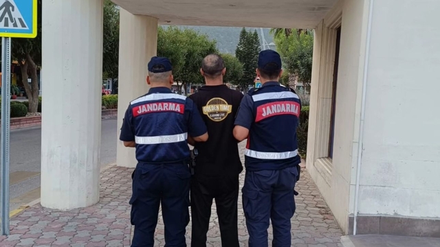 Antalya çeşitli suçlardan aranan veya firari hükümlü 211 kişi yakalandı