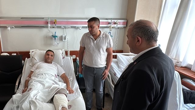 Elazığ Valisi Hatipoğlu, depremde yaralananları ziyaret etti: