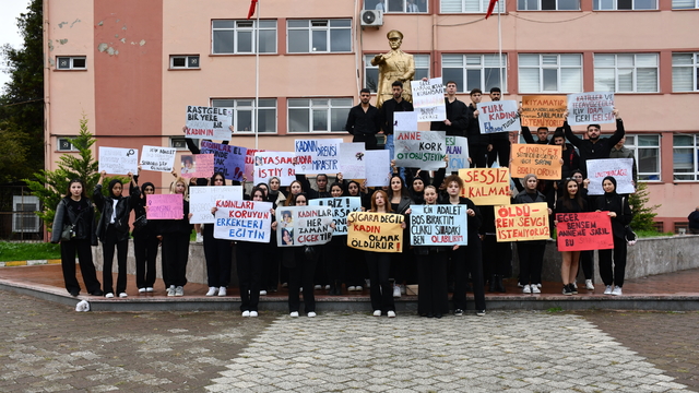 Samsun'da üniversite öğrencileri, kadın cinayetlerine dikkati çekmek için yürüdü