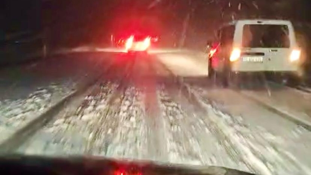 Kars beyaza büründü, Ağrı'da düşen yıldırımda bir çocuk yaralandı