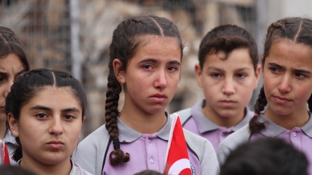 Şarkışla'da öğrenciler ve öğretmenler şehit annesini ziyaret etti
