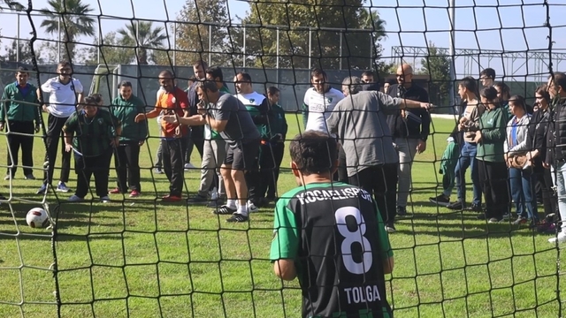 Özel gereksinimli çocuklardan Kocaelispor'a moral ziyareti