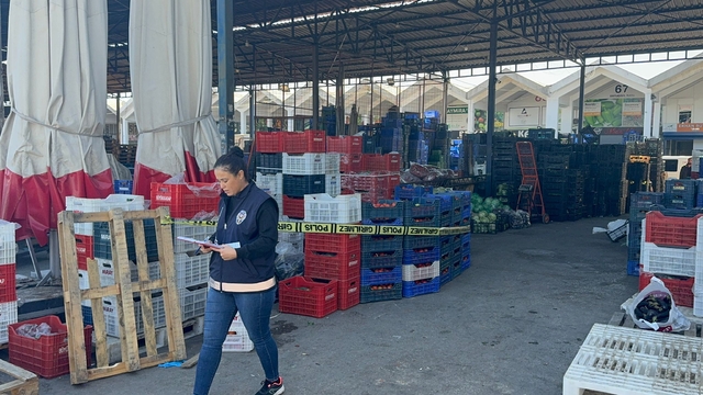 Antalya'da toptancı haline malzeme almaya gelen bir kişi hayatını kaybetti
