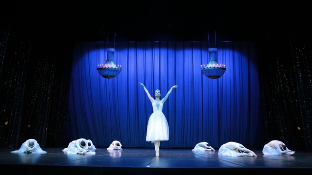 Antalya Devlet Opera ve Balesi "Gala Bale" gösterisini sahneledi
