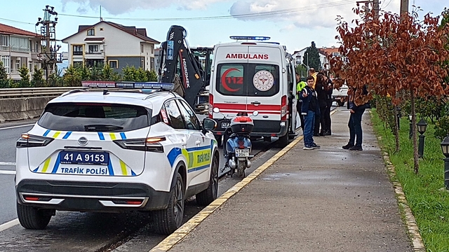 Kocaeli'de devrilen motosikletteki 2 kişi yaralandı