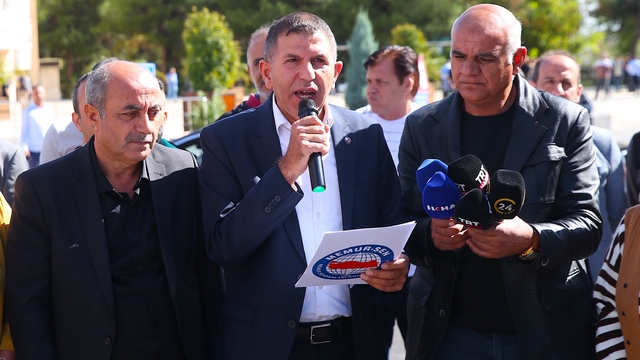 Diyarbakır'da bazı belediyelerde işten çıkarılan işçilerin eylemi sürüyor