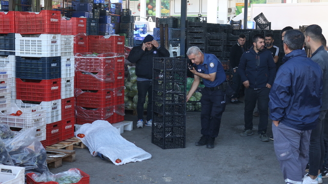 Halde hayatını kaybetti, etrafı domates kasalarıyla kapatıldı