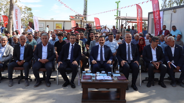 Hatay'da depremzede üreticilere güneş paneliyle güç kaynağı seti dağıtıldı