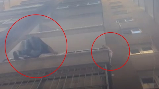 Balkonun korkuluklarına çıkan çocuğu, 3'üncü kata tırmanarak kurtardı