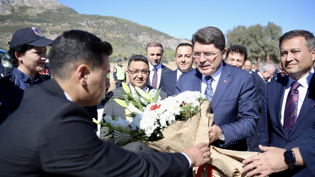 Adalet Bakanı Tunç, Seydikemer'de cami, eğitim merkezi ve kütüphane açılışı yaptı: