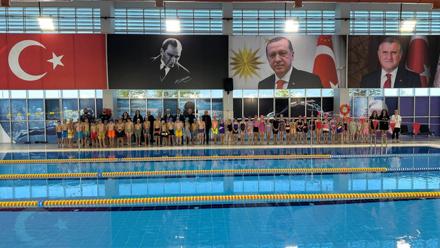 Pazar'da öğrencilere yönelik yüzme eğitimi başladı