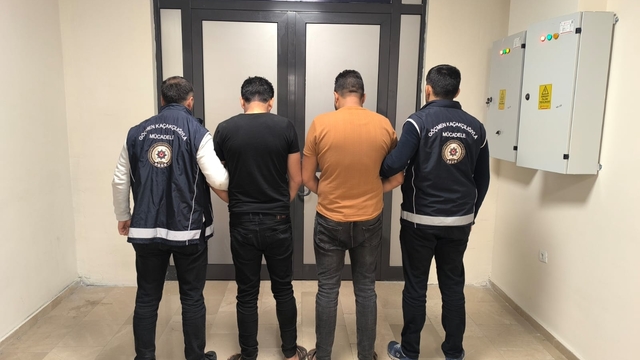Afyonkarahisar'da göçmen kaçakçılığı operasyonunda yakalanan 2 şüpheli tutuklandı