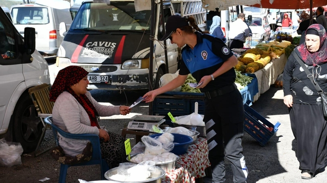 Hatay'da polis dolandırıcılık olaylarına karşı vatandaşları uyardı