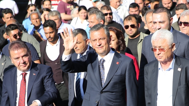 CHP Genel Başkanı Özel, Gazipaşa Çekirdeksiz Nar ve Tropikal Meyve Festivali'nde konuştu: