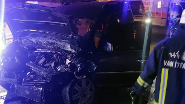 Van'da 3 aracın karıştığı trafik kazasında 1 kişi öldü, 7 kişi yaraladı