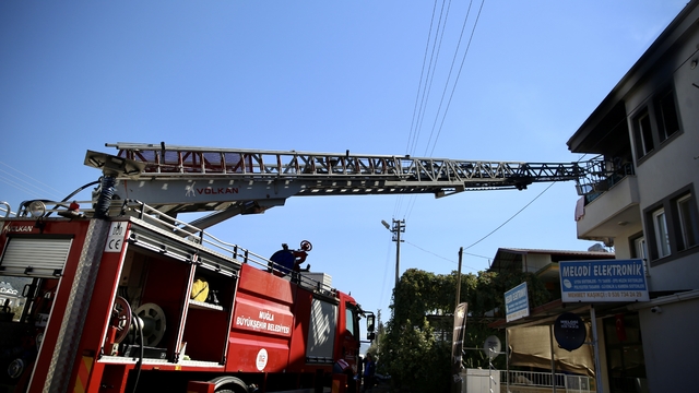 Fethiye'de çıkan yangın evde hasara neden oldu