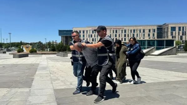 Atatürk Anıtı'na baltayla saldıran dayı ile yeğene 4'er yıl 4'er ay hapsin gerekçesi açıklandı