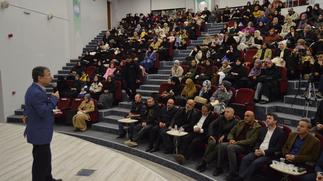 Kütahya'da "Boykot ve Helal Gıda Konferansı" düzenlendi