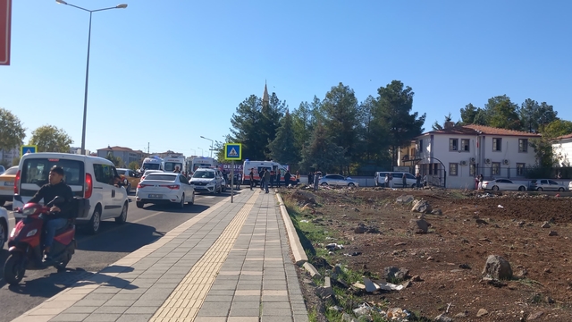 Diyarbakır'da aileler arasında taşlı, sopalı, silahlı kavga; 4 yaralı