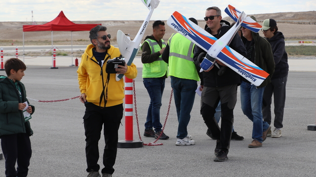 Model uçak ve helikopter tutkunları, Eskişehir'deki festivalde buluştu