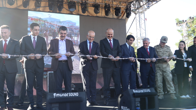 Hazine ve Maliye Bakanı Şimşek, Batman'da "Bağ Bozumu ve Gastronomi Festivali"ne katıldı