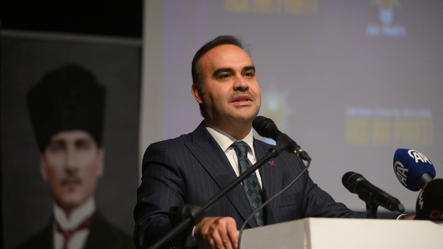 Sanayi ve Teknoloji Bakanı Kacır, AK Parti Süleymanpaşa 4. Olağan İlçe Kongresi'nde konuştu: