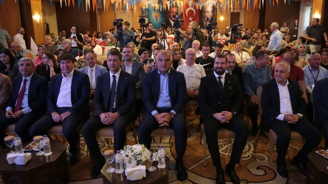 AK Parti Kemer İlçe Başkanlığına Uğur Ozan Gazioğlu yeniden seçildi
