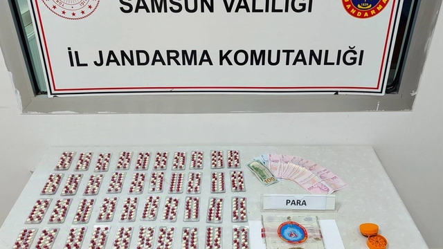 Samsun'da aracında uyuşturucu bulunan zanlıya gözaltı