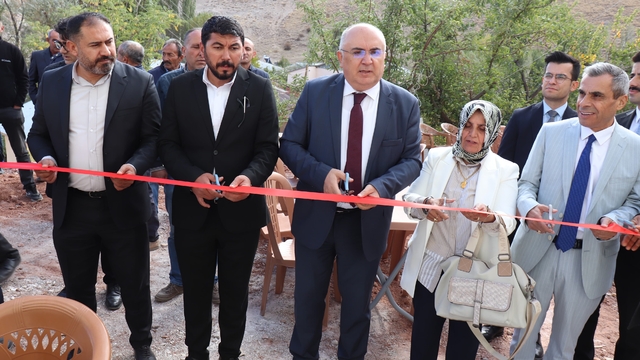 Kangal'da hayırseverler tarafından yaptırılan cami ibadete açıldı