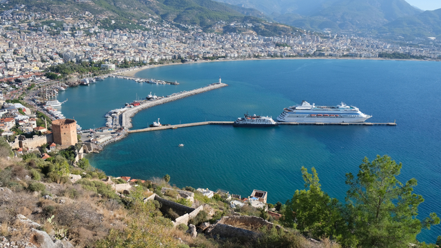 Alanya'ya 2 kruvaziyer ile 1132 turist geldi