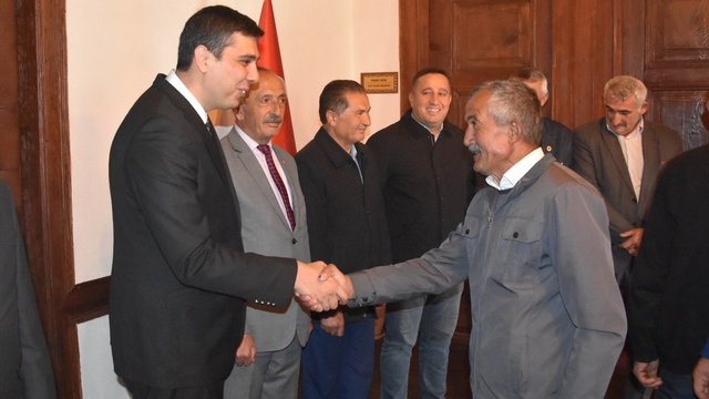 Kastamonu'da muhtarlardan Türk Silahlı Kuvvetlerini Güçlendirme Vakfına 100 bin lira bağış