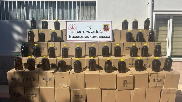 Antalya'da 8 bin litre sahte zeytinyağı ele geçirildi