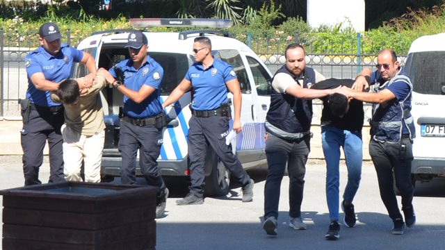 Polis memuruna silahlı saldırının 2 şüphelisi adliyede