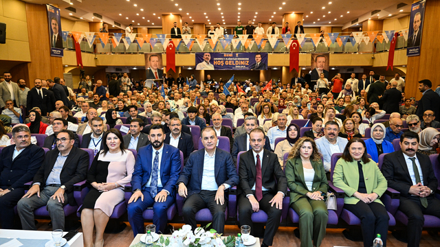 AK Parti Sözcüsü Çelik, Adana'da partisinin ilçe kongresinde konuştu: