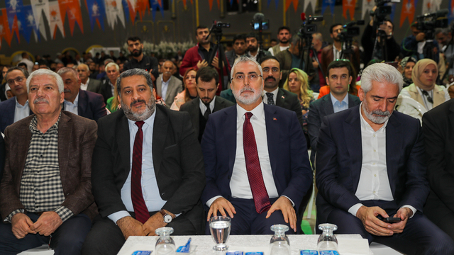 Çalışma ve Sosyal Güvenlik Bakanı Işıkhan, Diyarbakır'da AK Parti Sur İlçe Kongresi'nde konuştu: