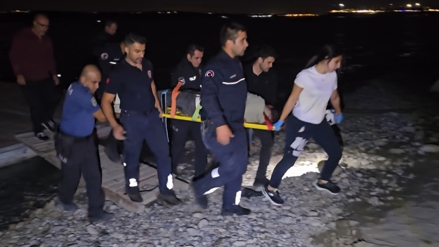 Baraj gölü kenarında alkol alırken 30 metre yükseklikten düşüp, yaralandı