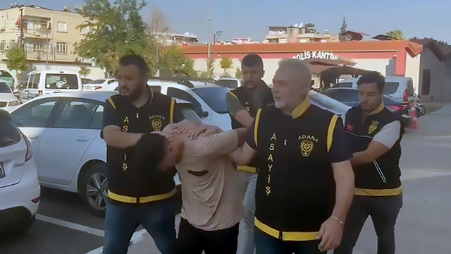 Patronlarının cuma namazına gittiği saatte, bir yılda 7 milyon liralık kumaş çaldılar