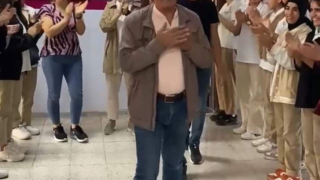 Öğrencilerin, aşçı Ali ustayı duygulandıran uğurlaması