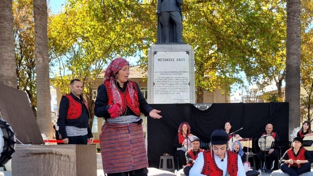 Tiyatro Mudanya ilk oyununu sahneledi