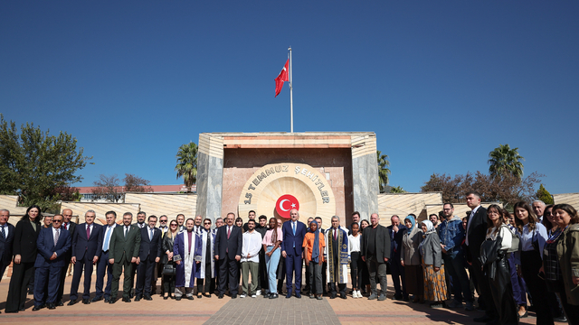TBMM Başkanı Kurtulmuş, Aydın'da 15 Temmuz Şehitler Anıtı'nı ziyaret etti