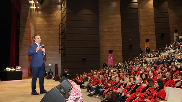 Bakan Kacır: Asla bize öğretilmeye çalışılan ezberlere teslim olmayacağız