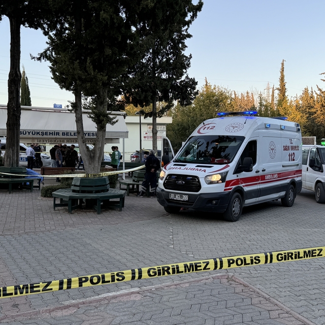 GÜNCELLEME Adana'da mezarlıkta silahlı saldırıya uğrayan anne ve iki